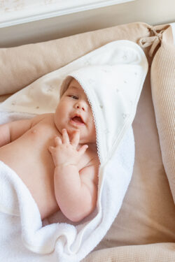 ⁦MIBEBE SIGNATURE - BABY TOWEL⁩ – תמונה ⁦4⁩