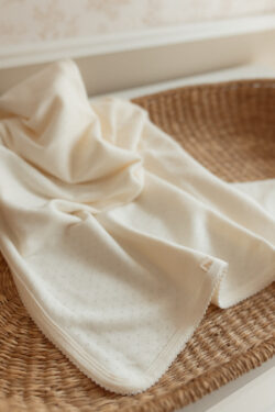 ⁦CLOUDS BABY COTTON BLANKET - IVORY⁩ – תמונה ⁦4⁩