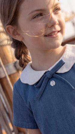 Collar denim dress detail