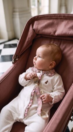 ⁦PINK CHATEAU BABYGROW⁩ – תמונה ⁦2⁩