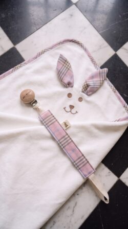 ⁦PINK CHATEAU BLANKET⁩ – תמונה ⁦2⁩